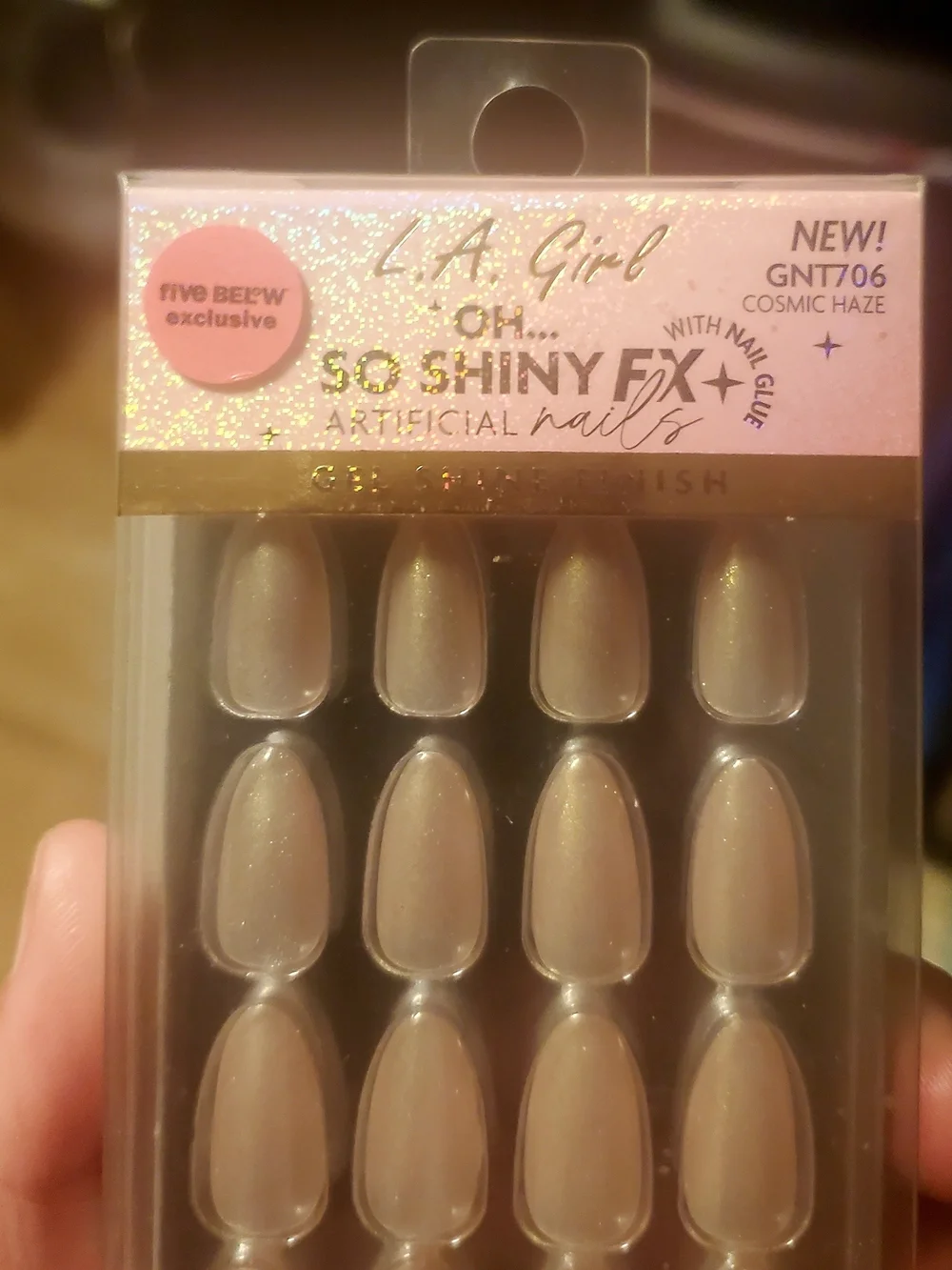 L.A. Girl Oh... So Shiny Artificial Nails - Iridescent Pearl Set